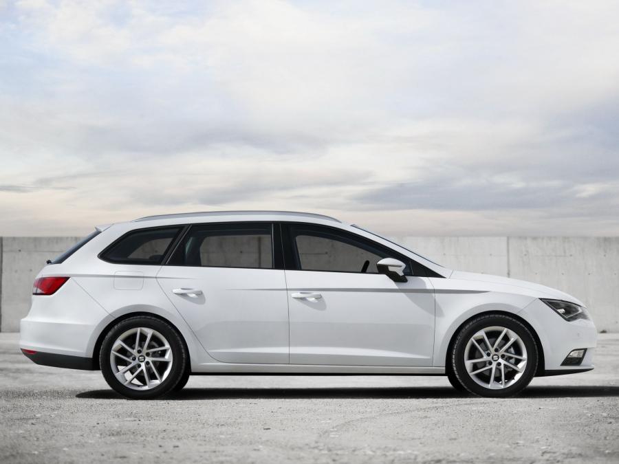  Seat Leon ST 2013 года  (фото 10 из 17)